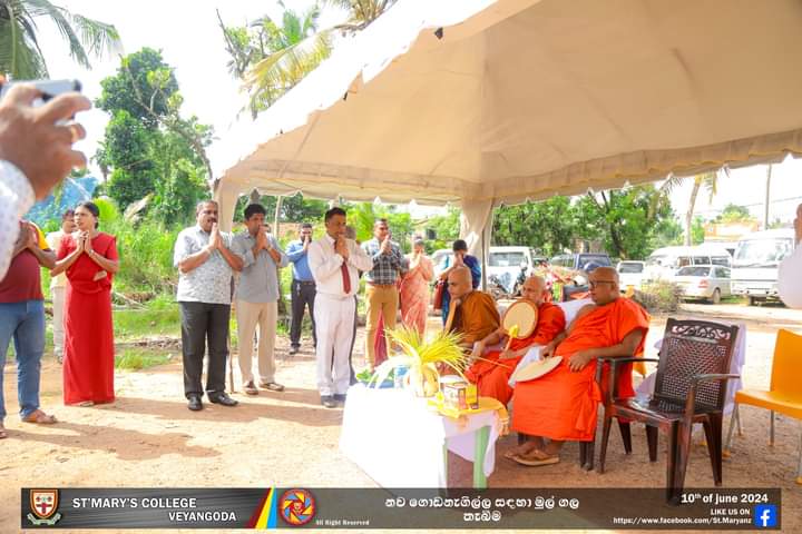 විද්‍යාලීය නව ගොඩනැගිල්ලක් ඉදිකිරීම සදහා මුල් ගල තැබීම.